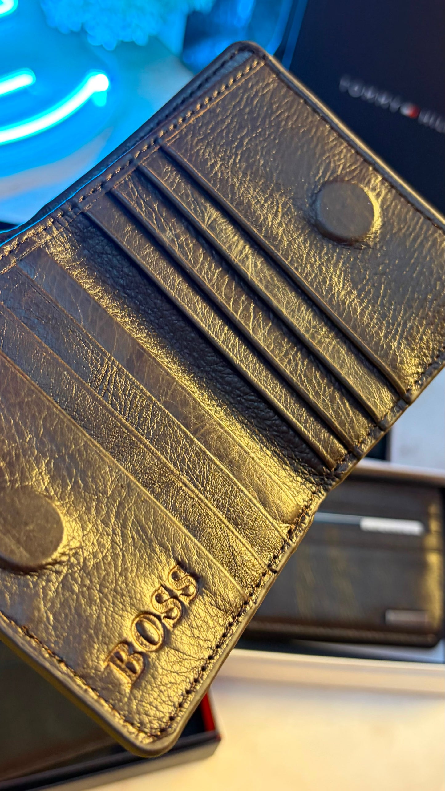 Boss Men’s Bifold Cardholder With Box - Magnetic Closure
