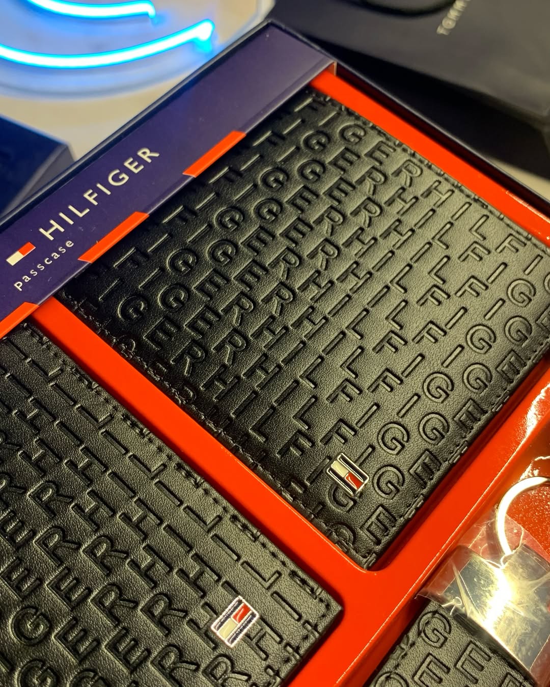 Tommy Hilfiger - Wallet, Cardholder & keychain set