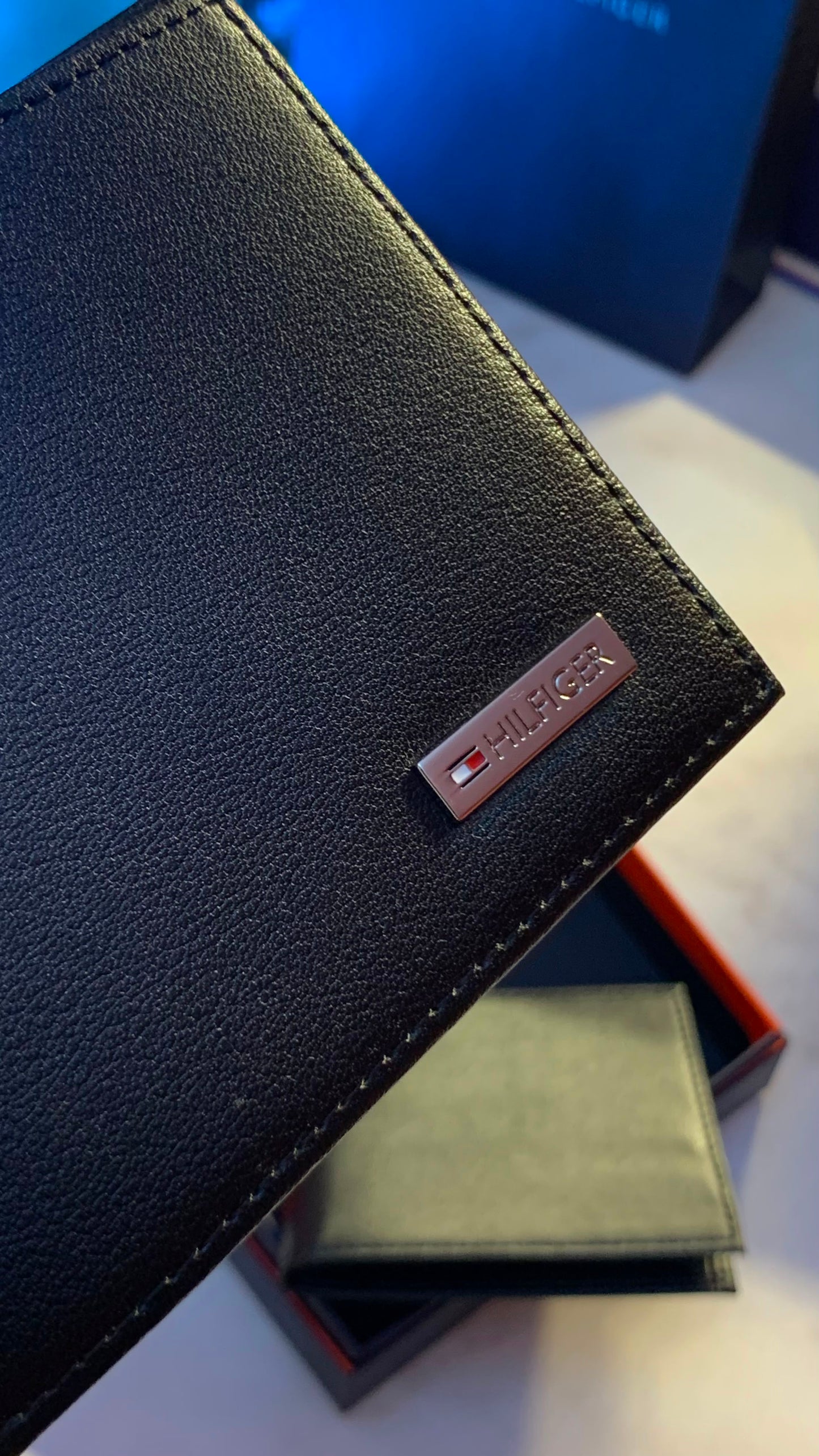 Tommy Hilfiger Basic Wallet & Cardholder - Black