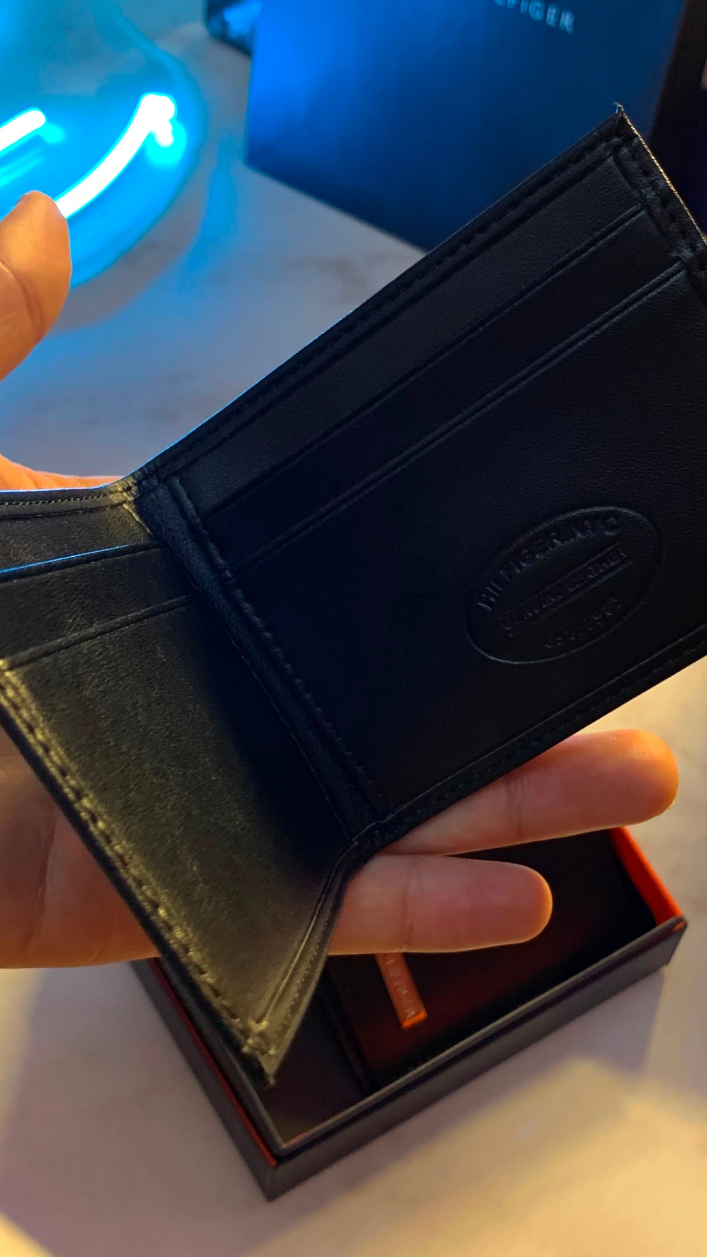 Tommy Hilfiger Basic Wallet & Cardholder - Black