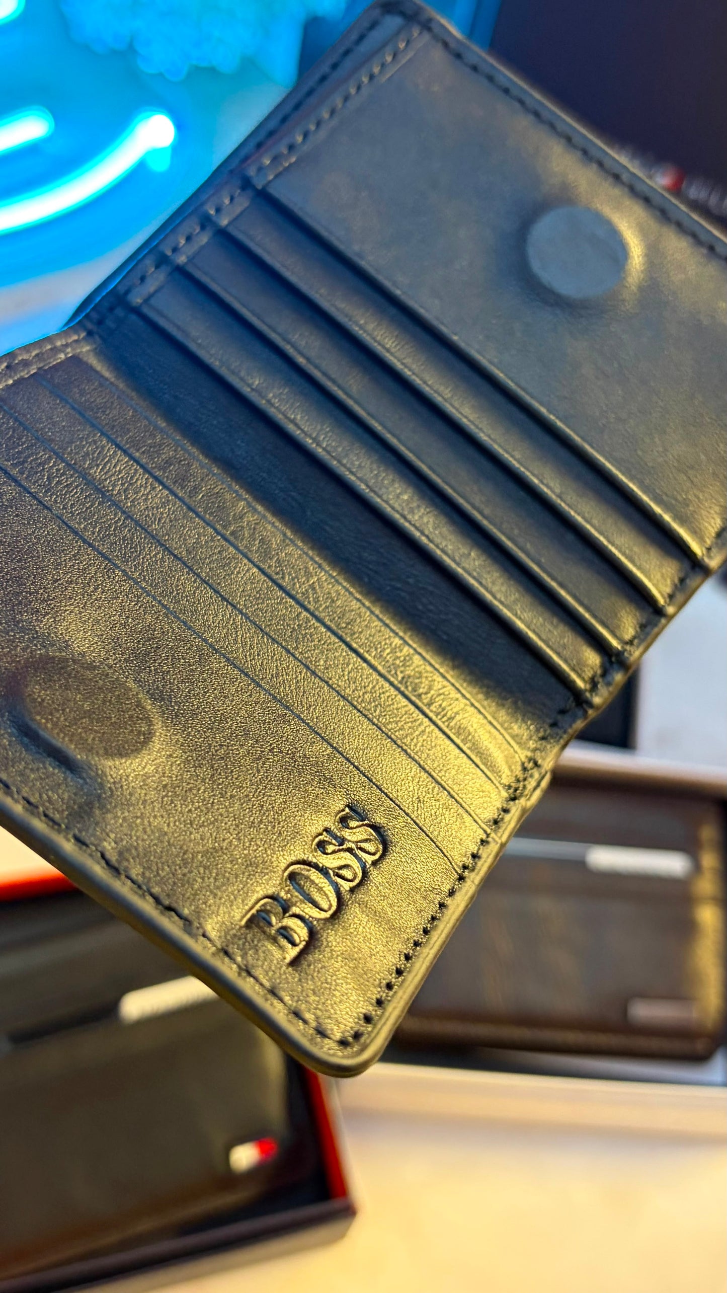 Boss Men’s Bifold Cardholder With Box - Magnetic Closure